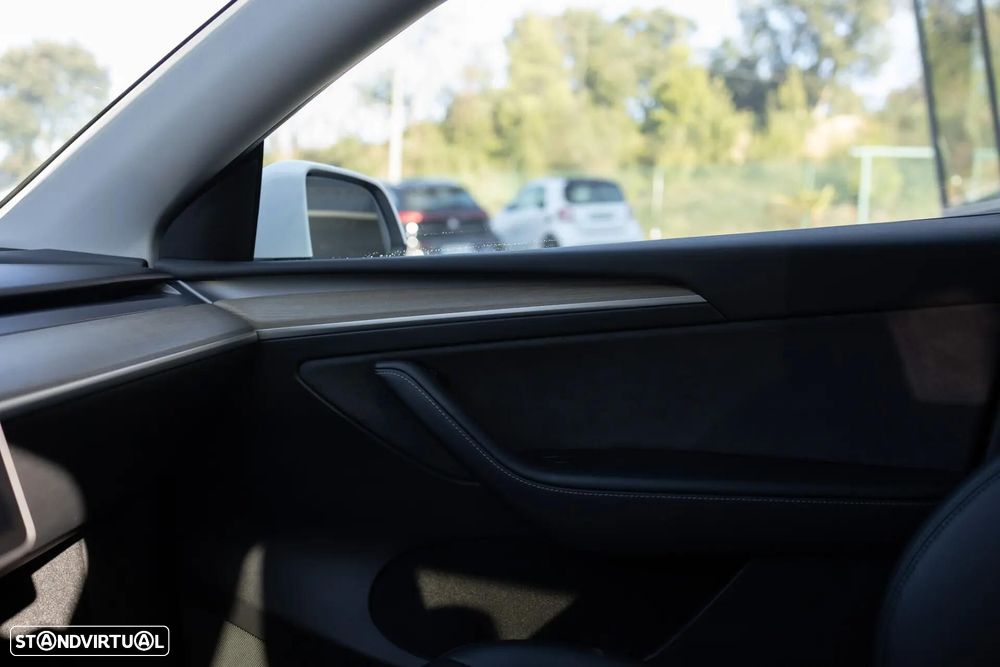 Tesla Model Y Long Range Dual Motor AWD - 22