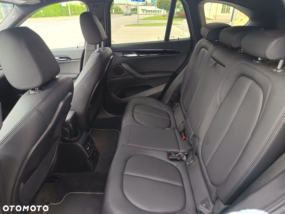 BMW X1 xDrive25i Sport Line - 25