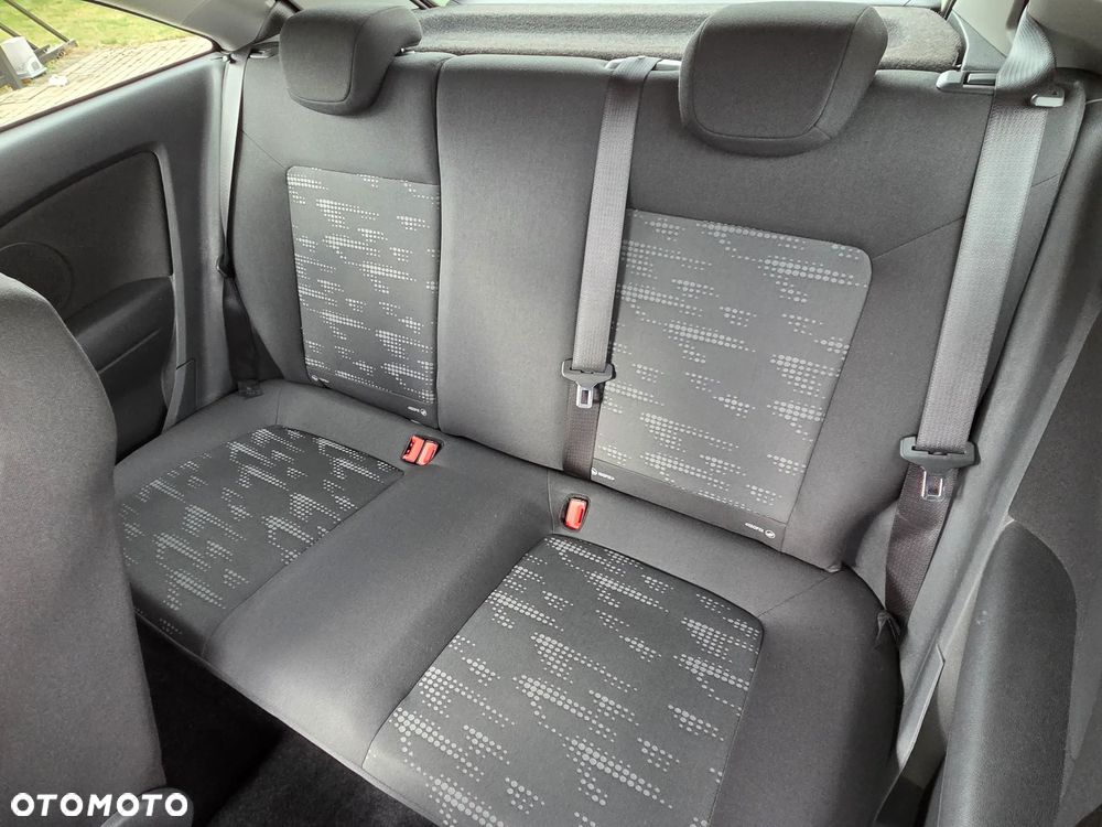 Opel Corsa 1.4 16V Satellite - 9