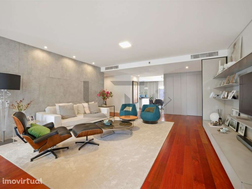 Apartamento T4 com Elevador e Garagem, Mobilado, para Venda, nas Av... - Grande imagem: 3/23