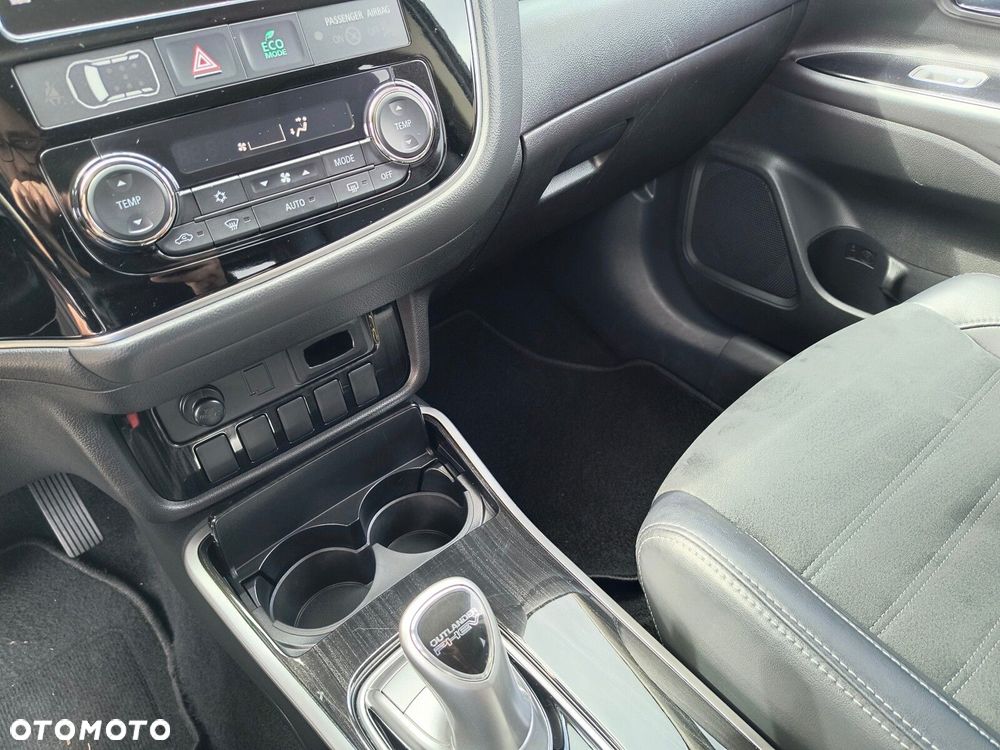 Mitsubishi Outlander - 25