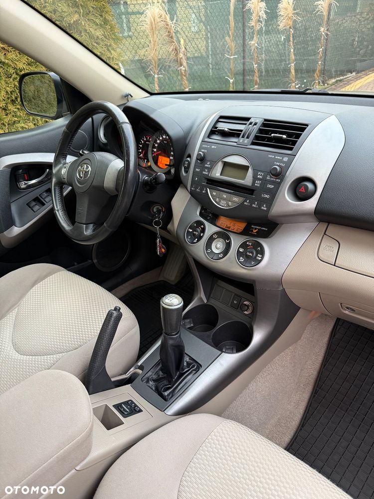 Toyota RAV4 2.0 VVT-i Premium - 9