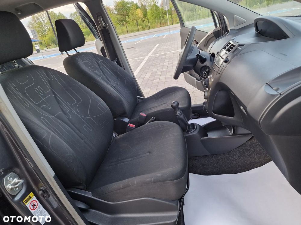Toyota Yaris 1.0 Premium - 29