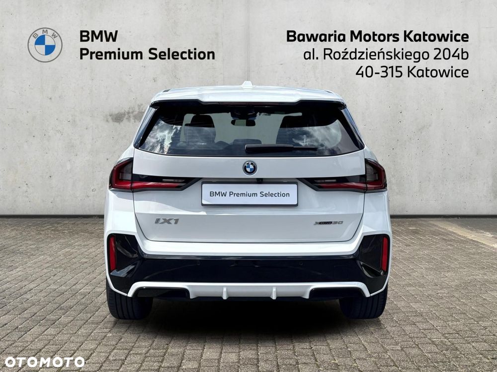 BMW iX1 - 11