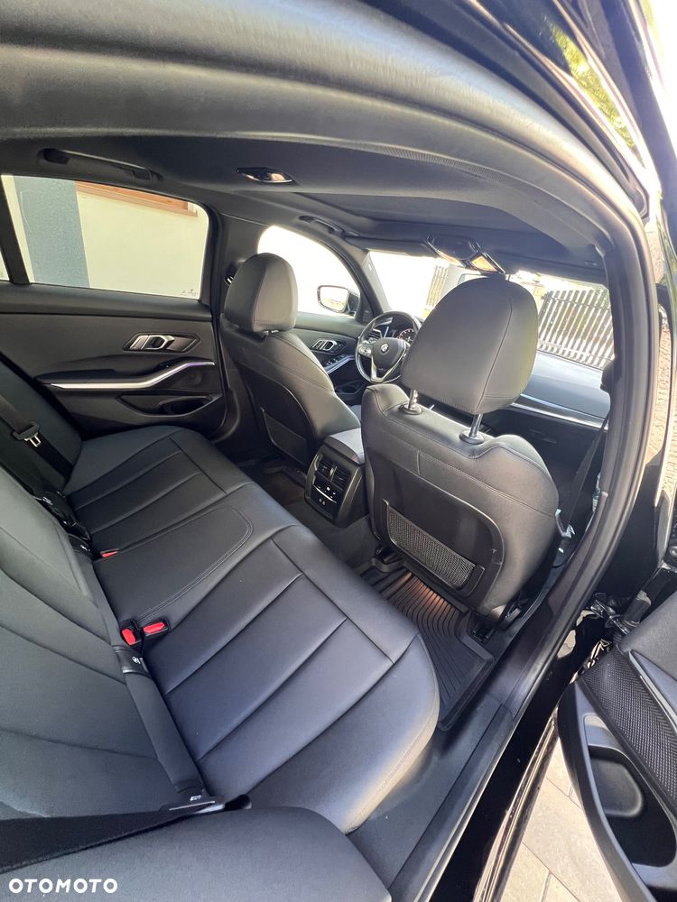 BMW Seria 3 330i xDrive Edition M Sport Shadow - 12