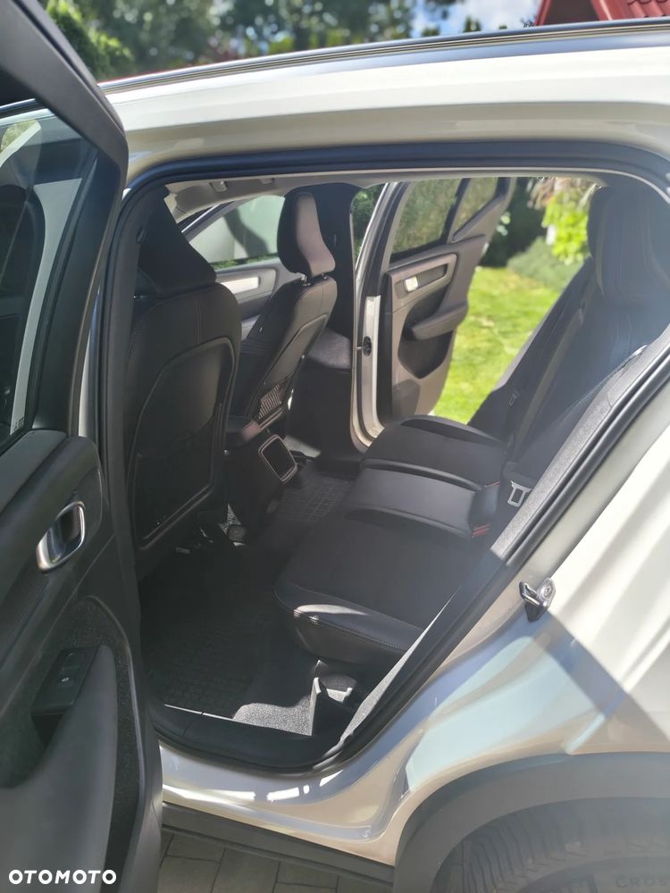 Volvo XC 40 T3 Momentum Pro - 10