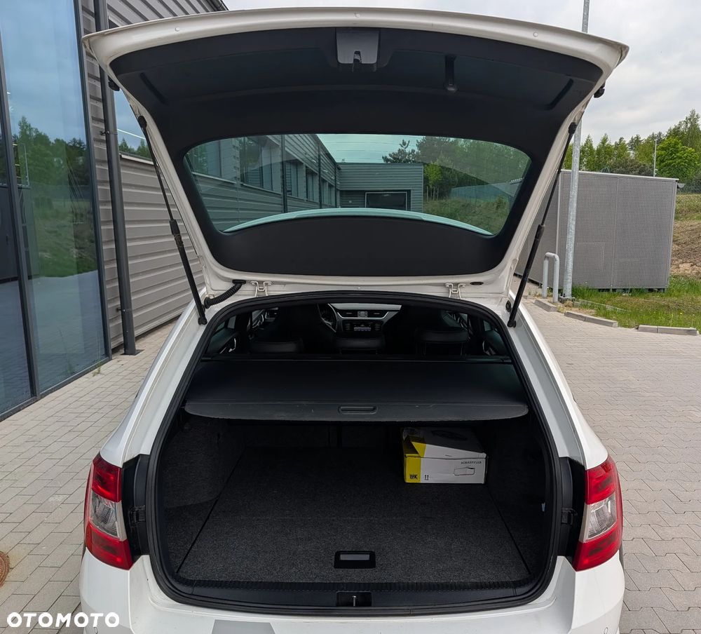 Skoda Octavia 2.0 TDI DSG RS - 22