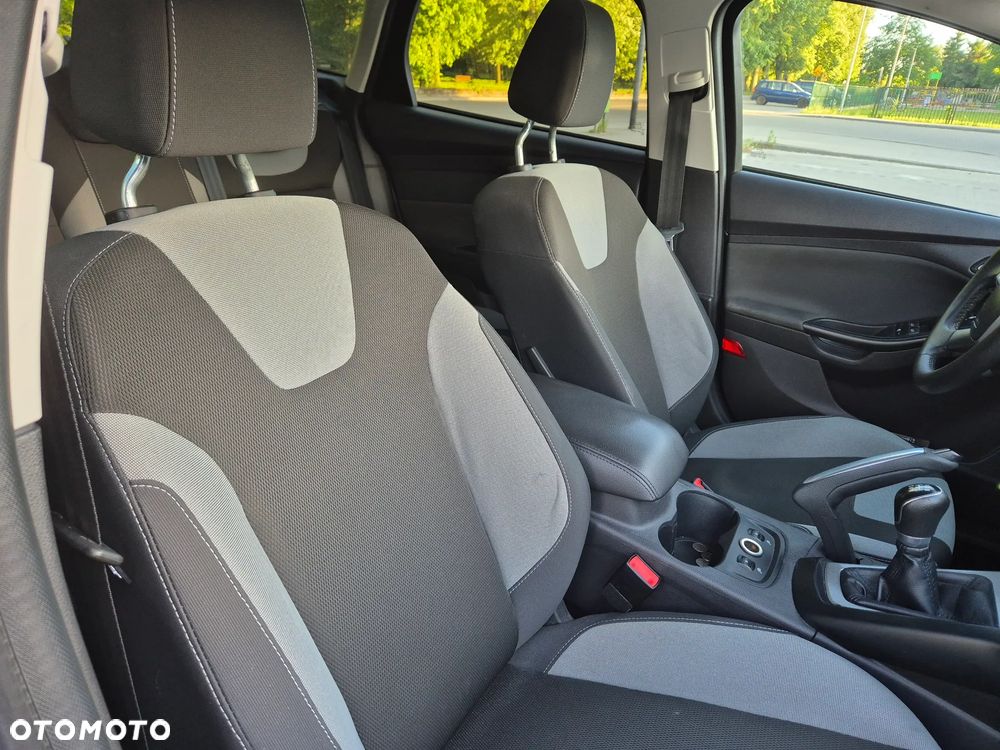 Ford Focus 1.6 Trend Sport - 17