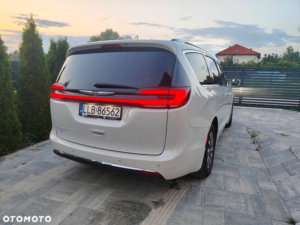 Chrysler Pacifica - 11