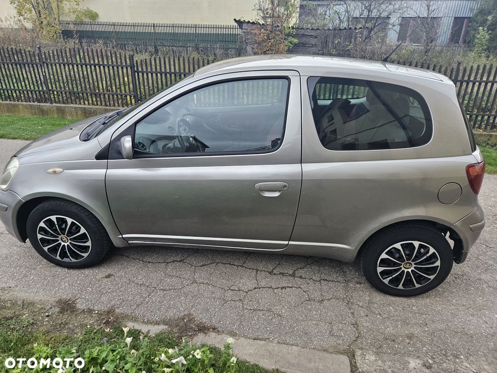 Toyota Yaris - 4