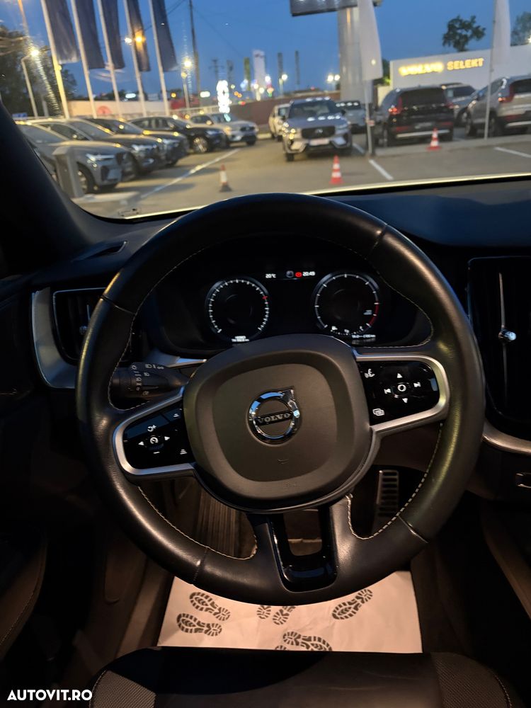 Volvo XC 60 B4 MHEV AT8 FWD R-Design - 10