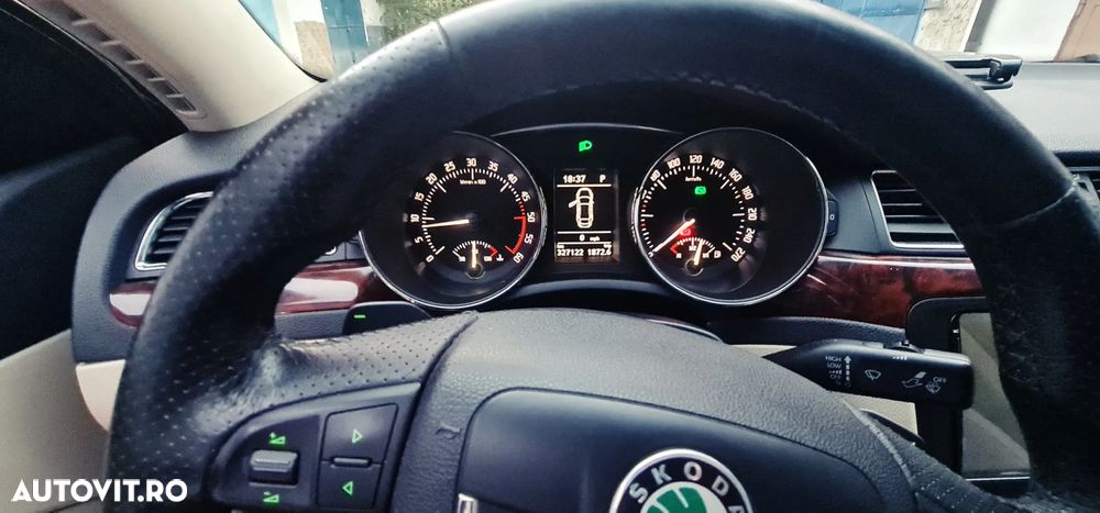 Skoda Superb 2.0 TDI Elegance DSG - 10