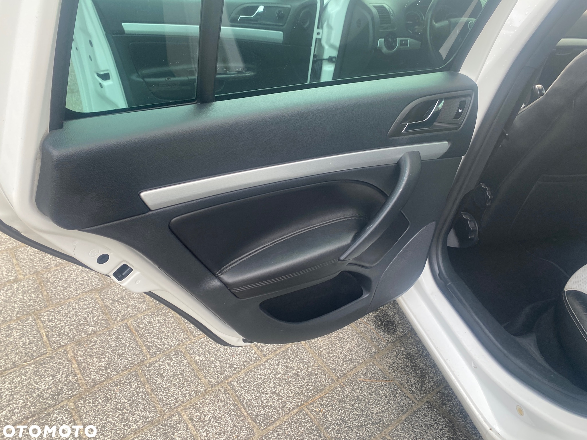 Skoda Octavia Combi 2.0 TDI DPF RS - 14