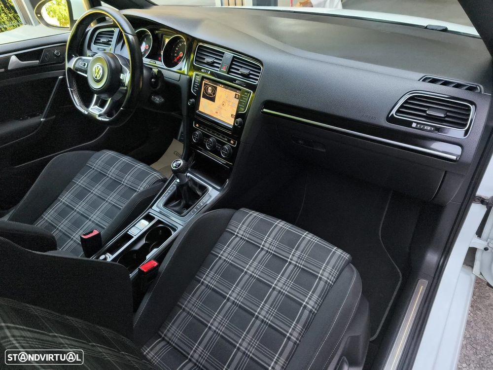 VW Golf 2.0 TDI GTD - 15