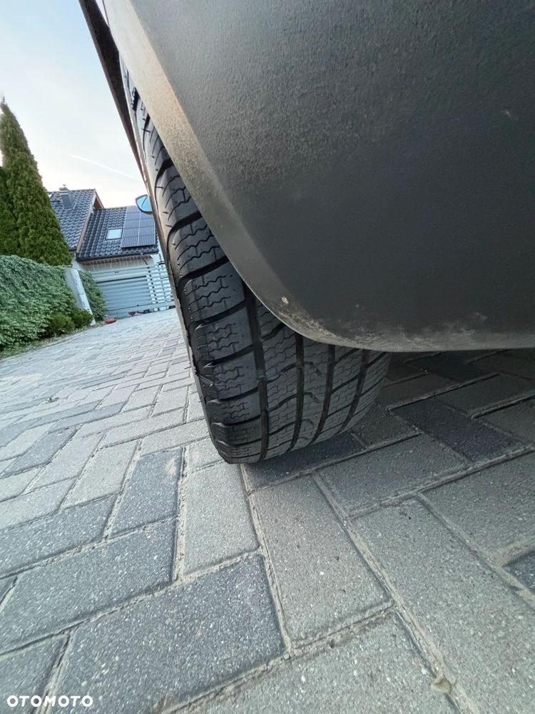 Ford Galaxy 2.2 TDCi Ghia - 10