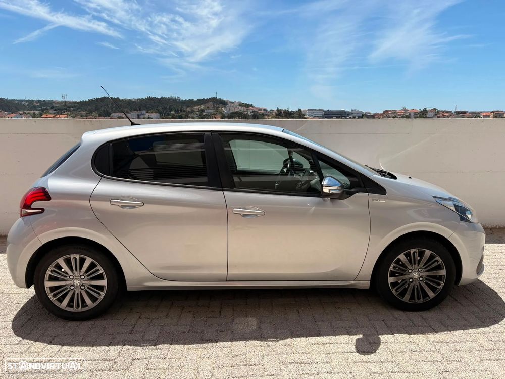 Peugeot 208 1.2 PureTech Style - 1