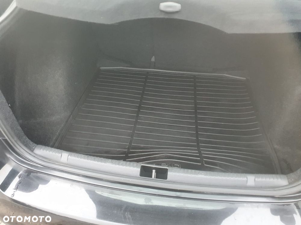 Skoda RAPID Spb 1.2 TSI Ambition - 9