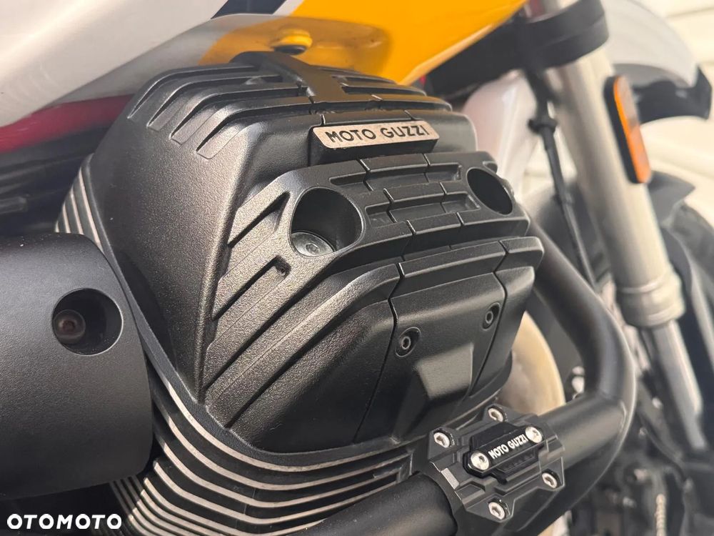 Moto Guzzi V85 - 11