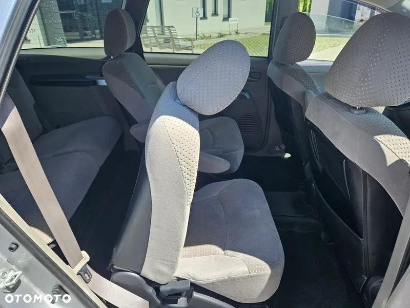 Mitsubishi Grandis - 21