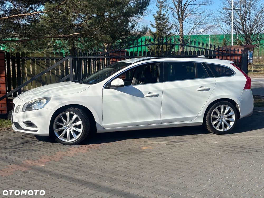 Volvo V60 D3 R-Design - 3