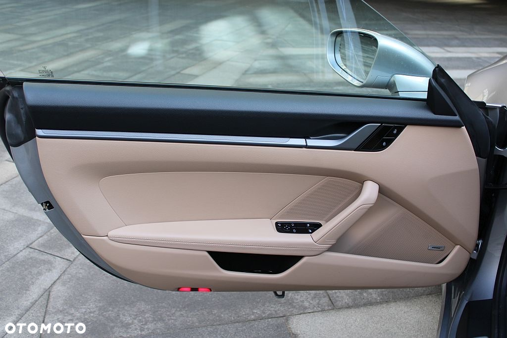 Porsche 911 Carrera 4 - 17