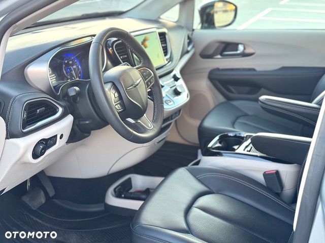 Chrysler Pacifica - 5