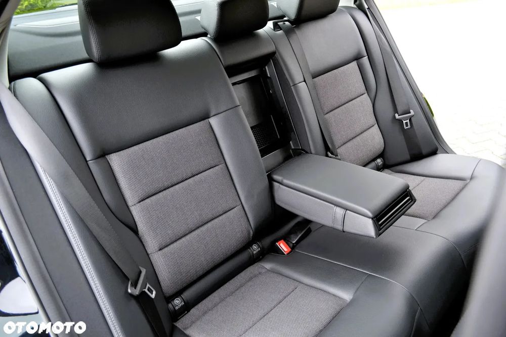 Mercedes-Benz Klasa E 200 CDI DPF BlueEFFICIENCY Automatik Avantgarde - 32