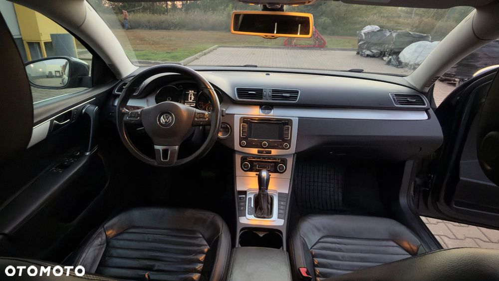 Volkswagen Passat - 25