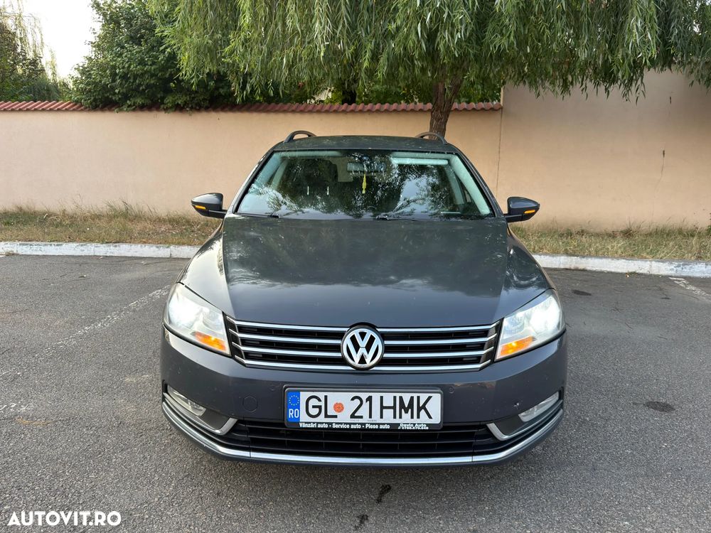 Volkswagen Passat - 1