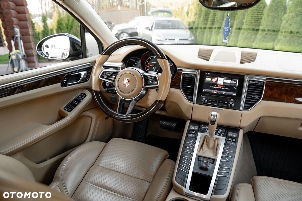 Porsche Macan Turbo - 24