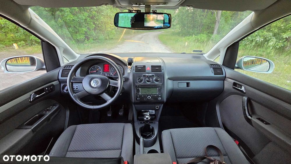 Volkswagen Touran - 4