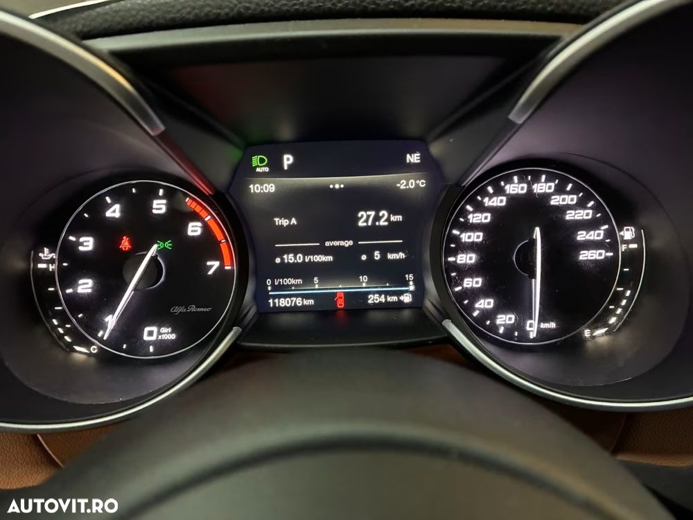 Alfa Romeo Giulia 2.0 Turbo RWD AT8 - 13