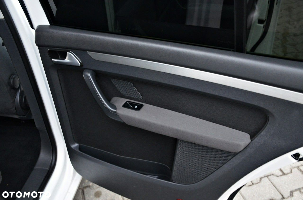 Volkswagen Touran - 17