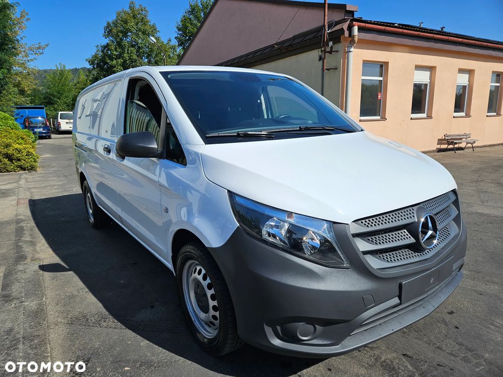 Mercedes-Benz Vito 4matic automat 4x4 erej.04 2023 long klima navi 3osobowy fvat23% - 13
