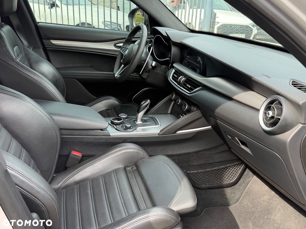 Alfa Romeo Stelvio 2.0 Turbo 16V AT8-Q4 Veloce - 30