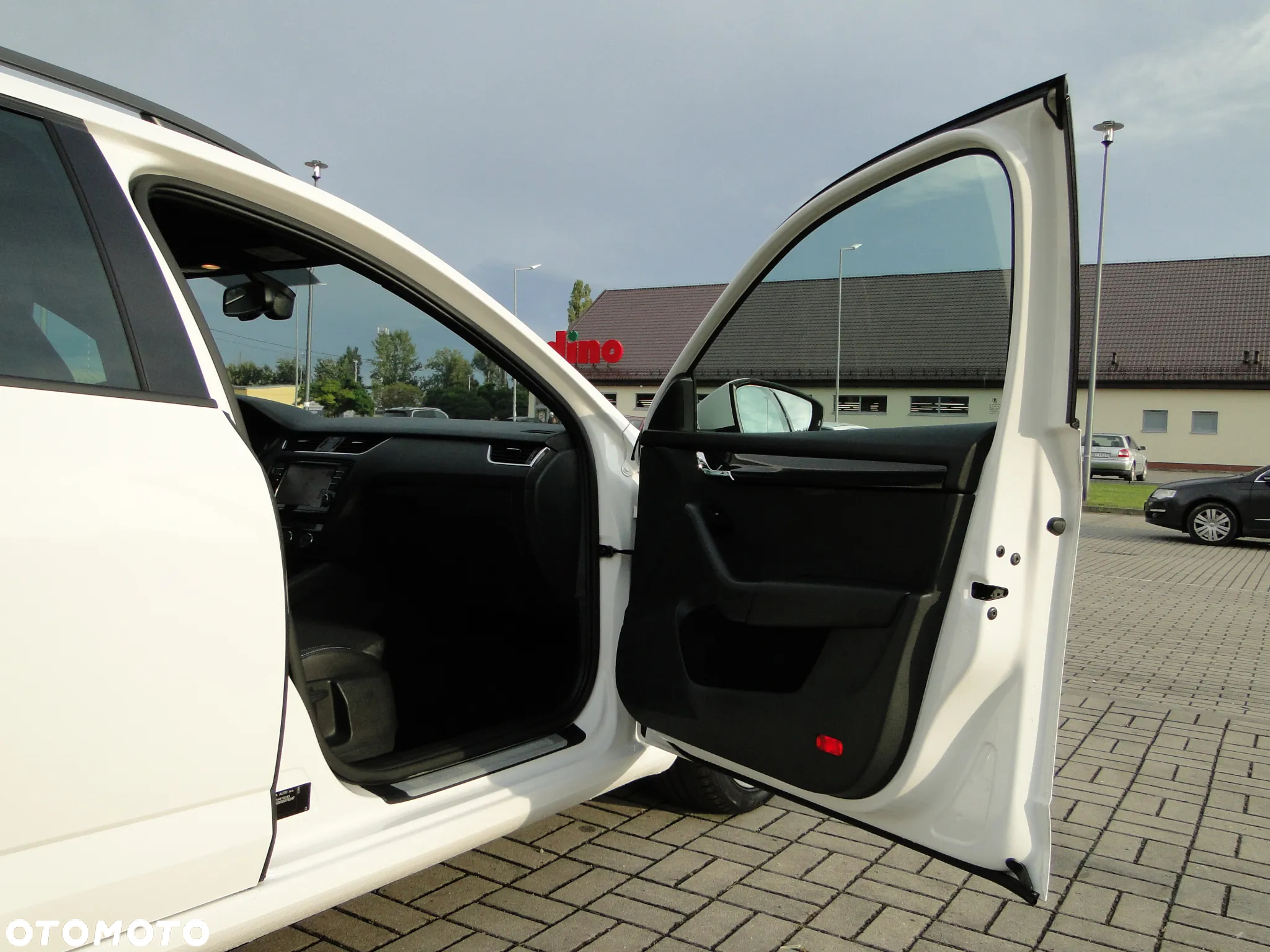 Skoda Octavia Combi 2.0 TDI DSG RS - 16