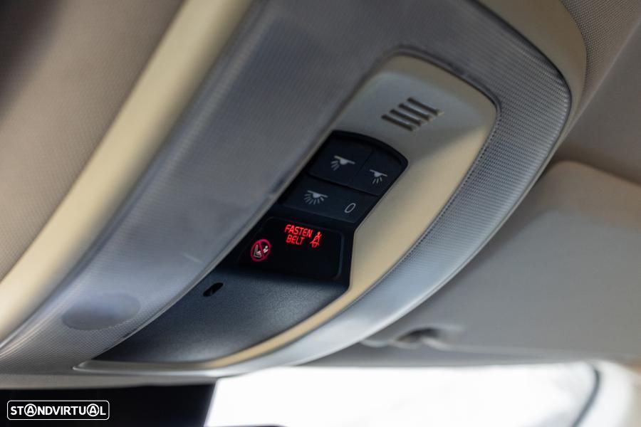 Volvo XC 60 2.0 D3 Drive R-Design 85 Anos Start/Stop - 52