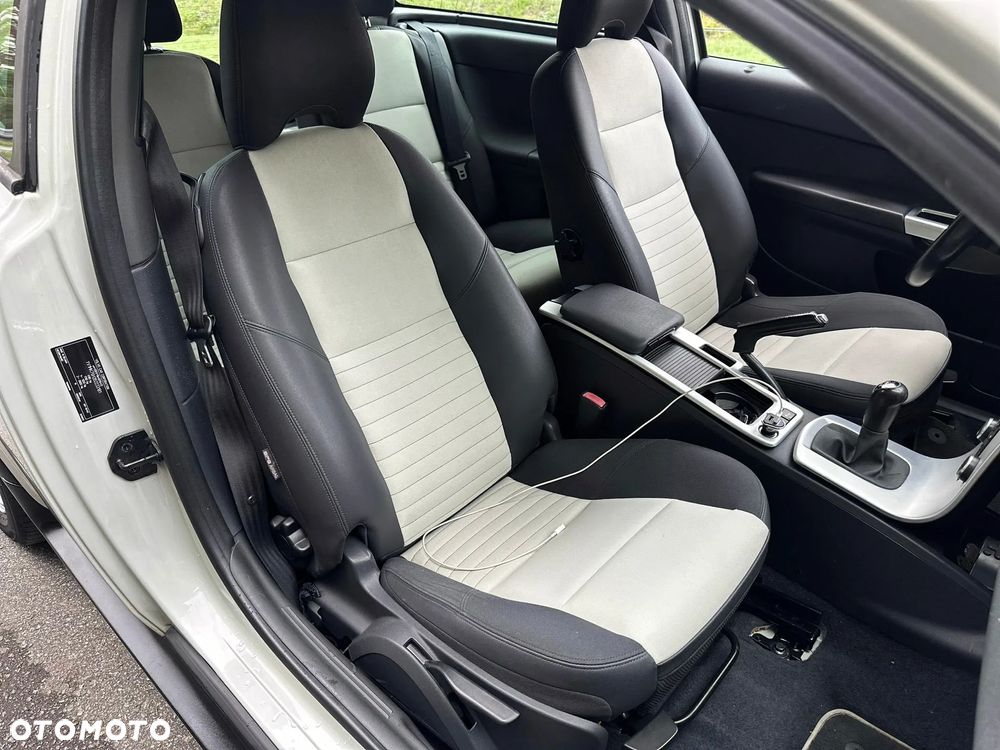 Volvo C30 D2 Momentum - 28