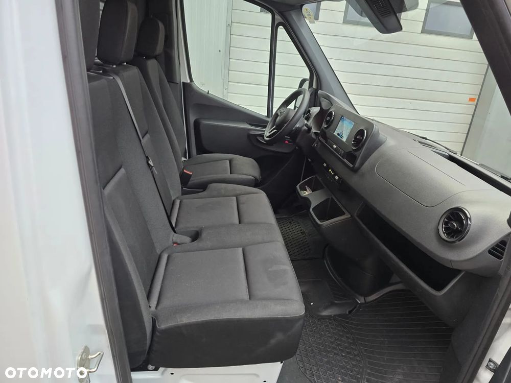 Mercedes-Benz Sprinter - 9