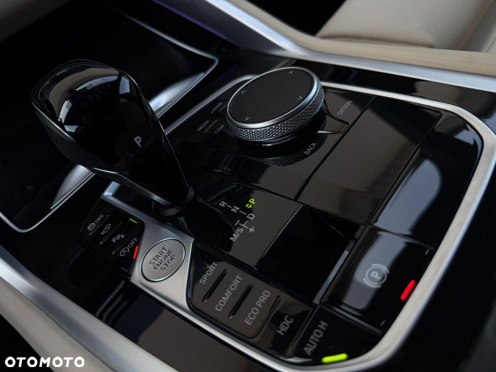 BMW X6 M50i - 28