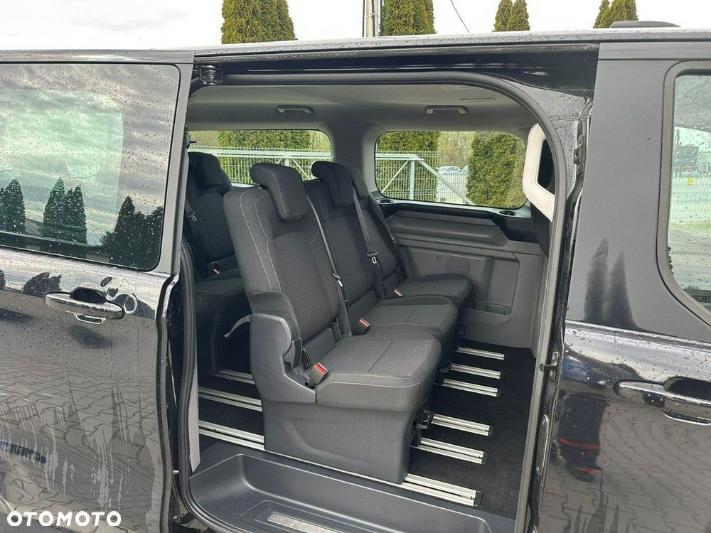 Ford Tourneo Custom - 13