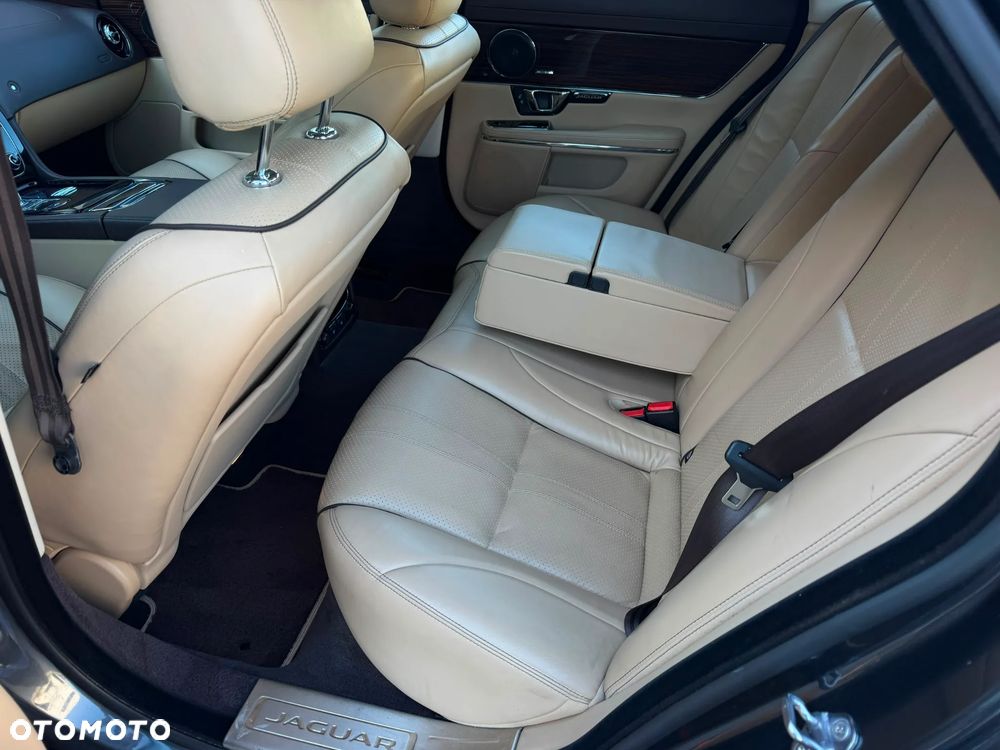 Jaguar XJ 3.0 D V6 Premium Luxury - 33