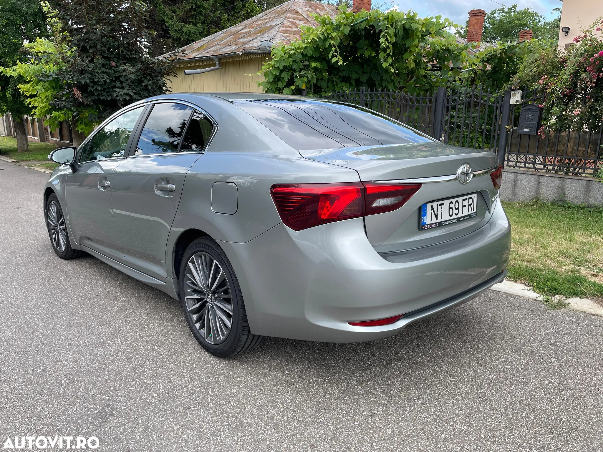 Toyota Avensis 2.0 D-4D Executive - 3