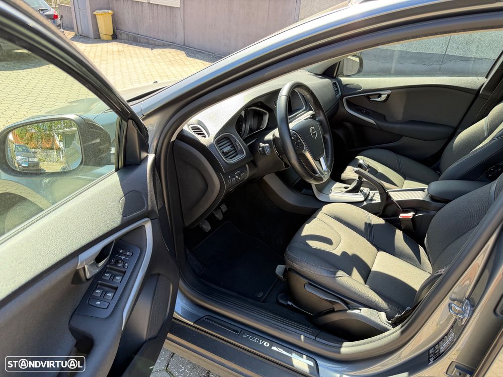 Volvo V40 D3 Momentum - 9