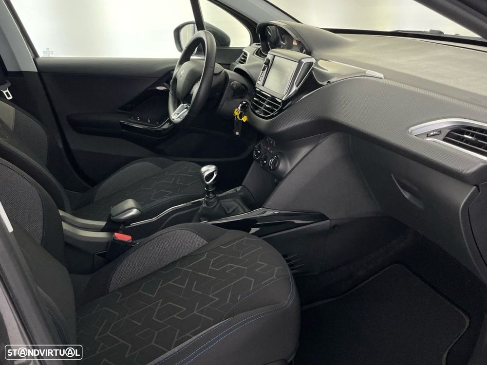 Peugeot 2008 1.2 PureTech Signature - 23