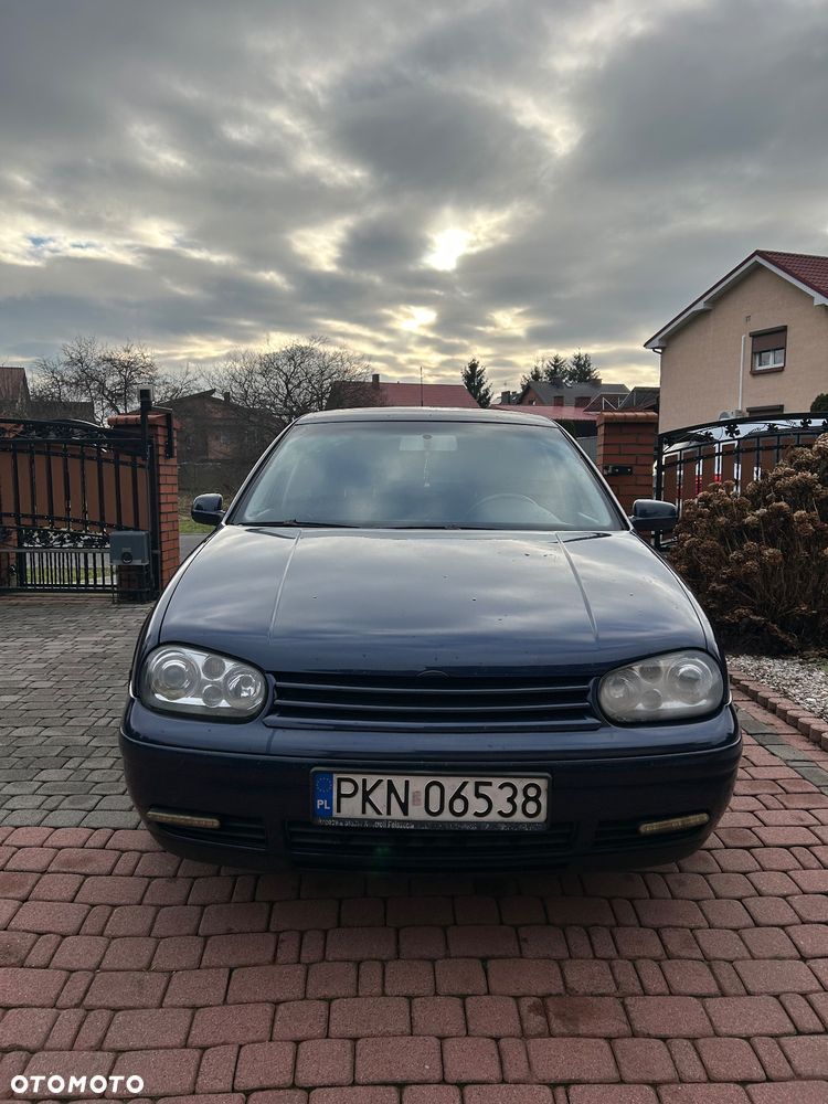 Volkswagen Golf - 1