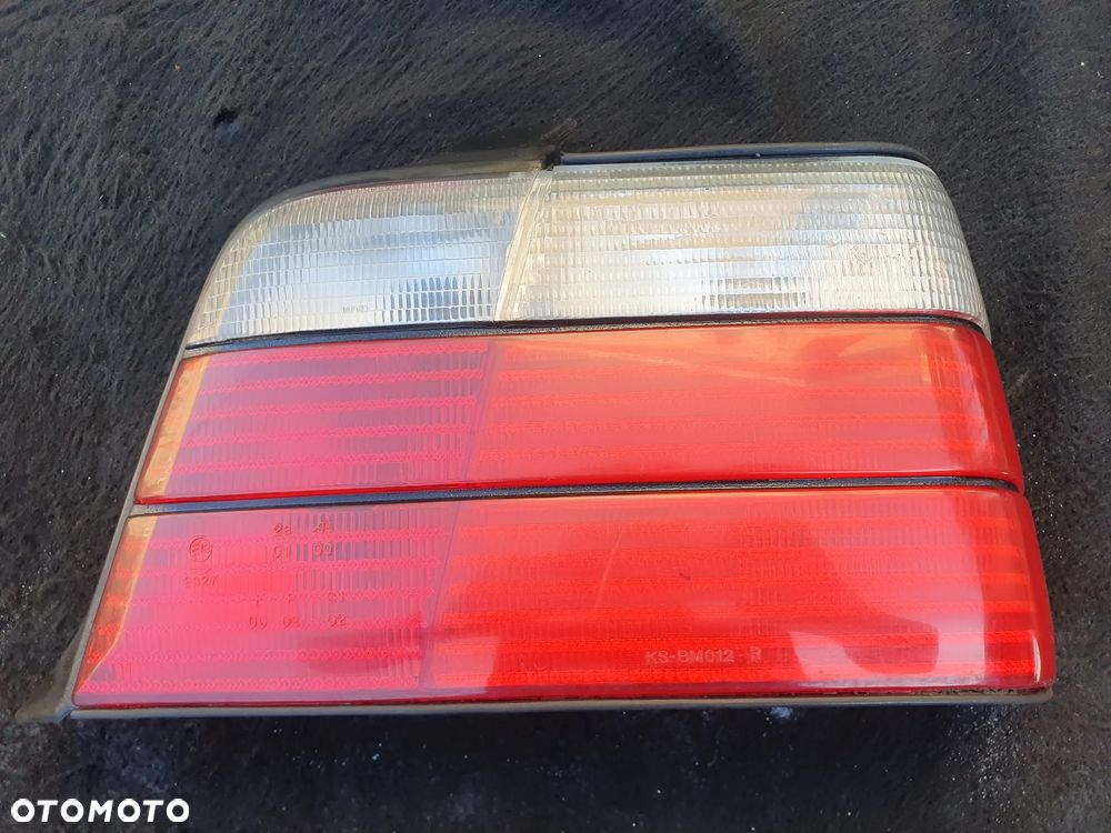 BMW 3 E36 SEDAN LAMPA TYŁ PRAWA TYLNA KSBM012 EUROPA - 1