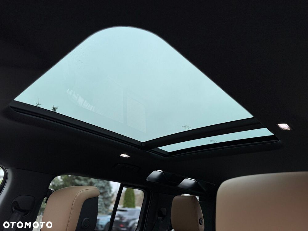 Land Rover Defender - 21