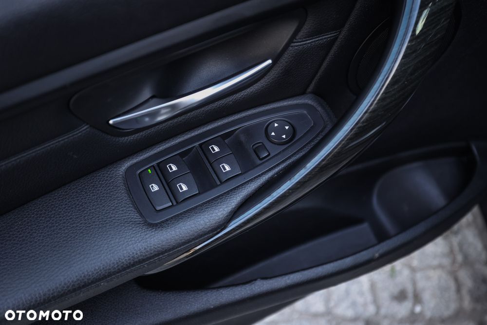 BMW Seria 3 320d Blue Performance Luxury Line - 19