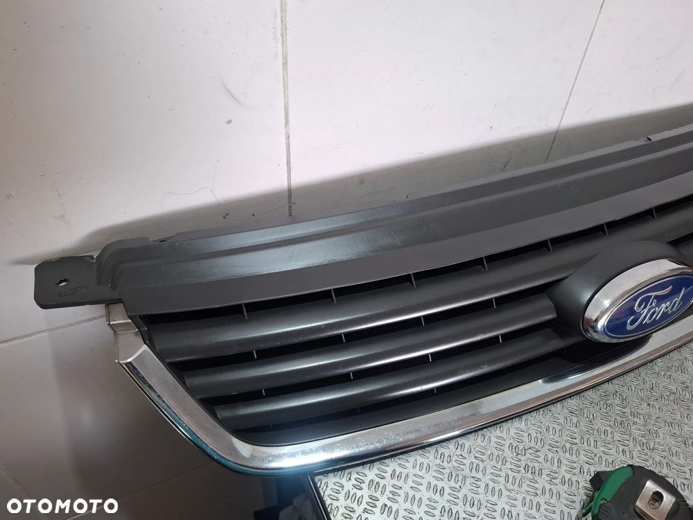 Grill atrapa Ford Kuga MK1 2012 rok nr 8V41R7081A - 4